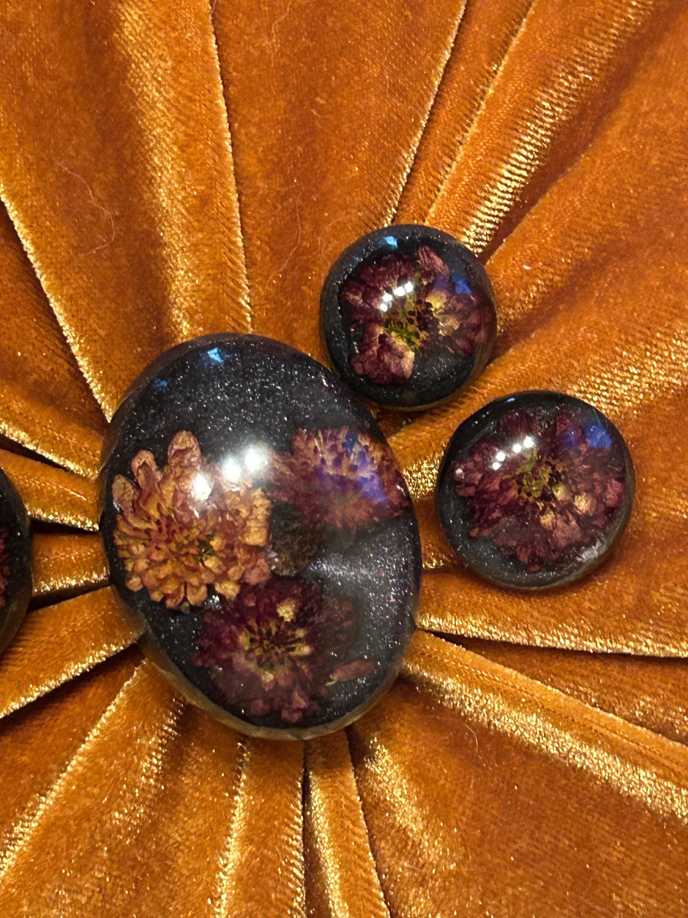 Mum’s the Word Magnet Set – Real Mum Flower Resin Magnets (Set of 5)