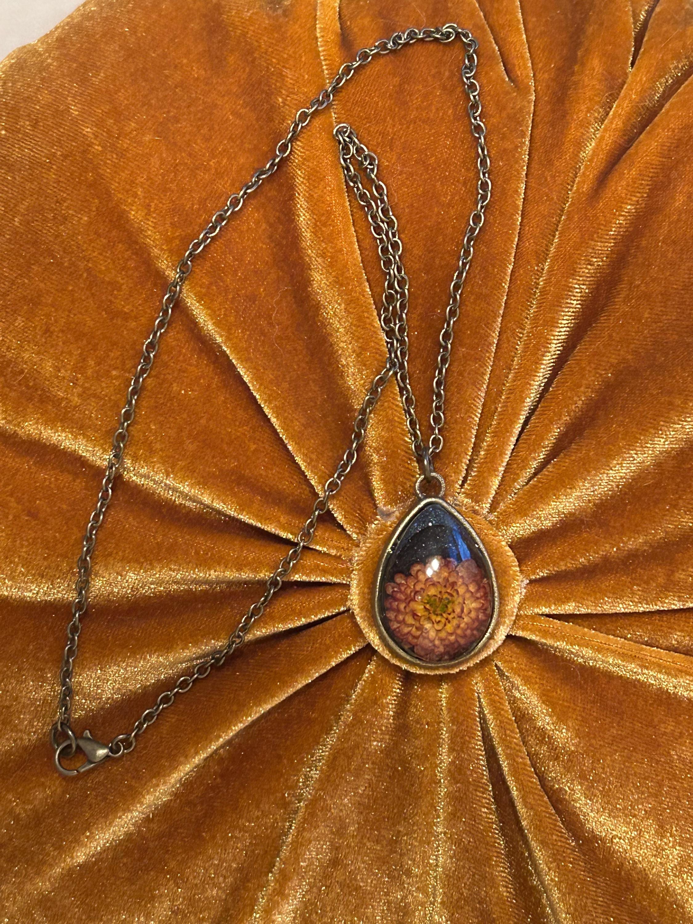 Mum’s the Word Necklace – Real Flower Resin Pendant Jewelry