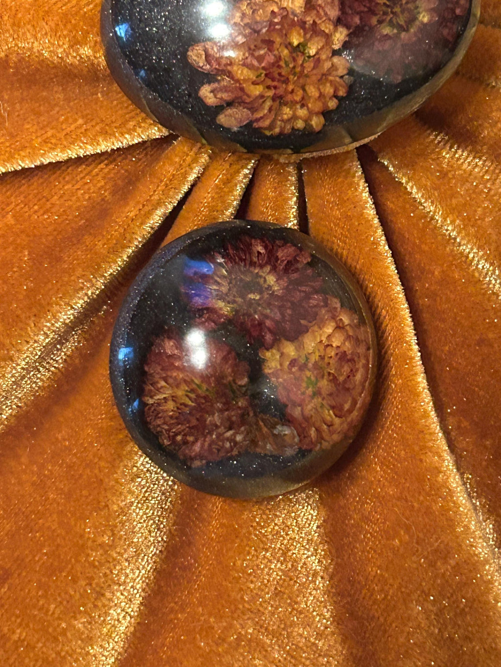 Mum’s the Word Magnet Set – Real Mum Flower Resin Magnets (Set of 5)