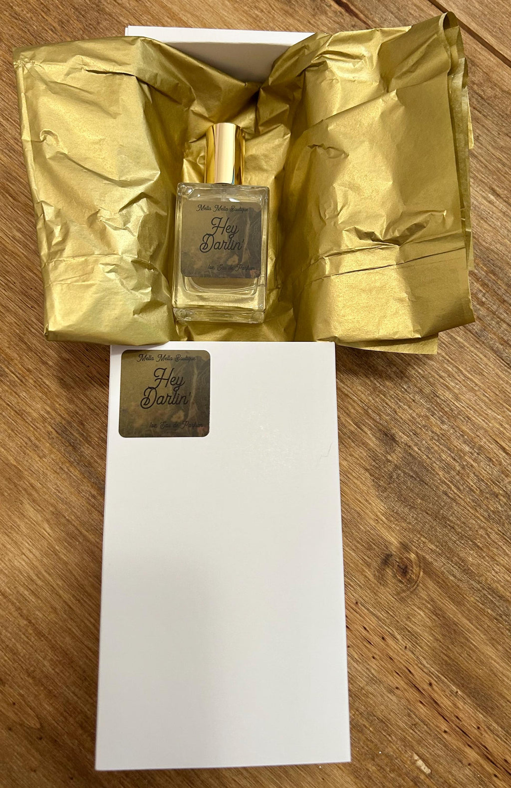 Hey Darlin’ Eau de Parfum – Sweet, Sultry & Woodsy Androgynous Fragrance