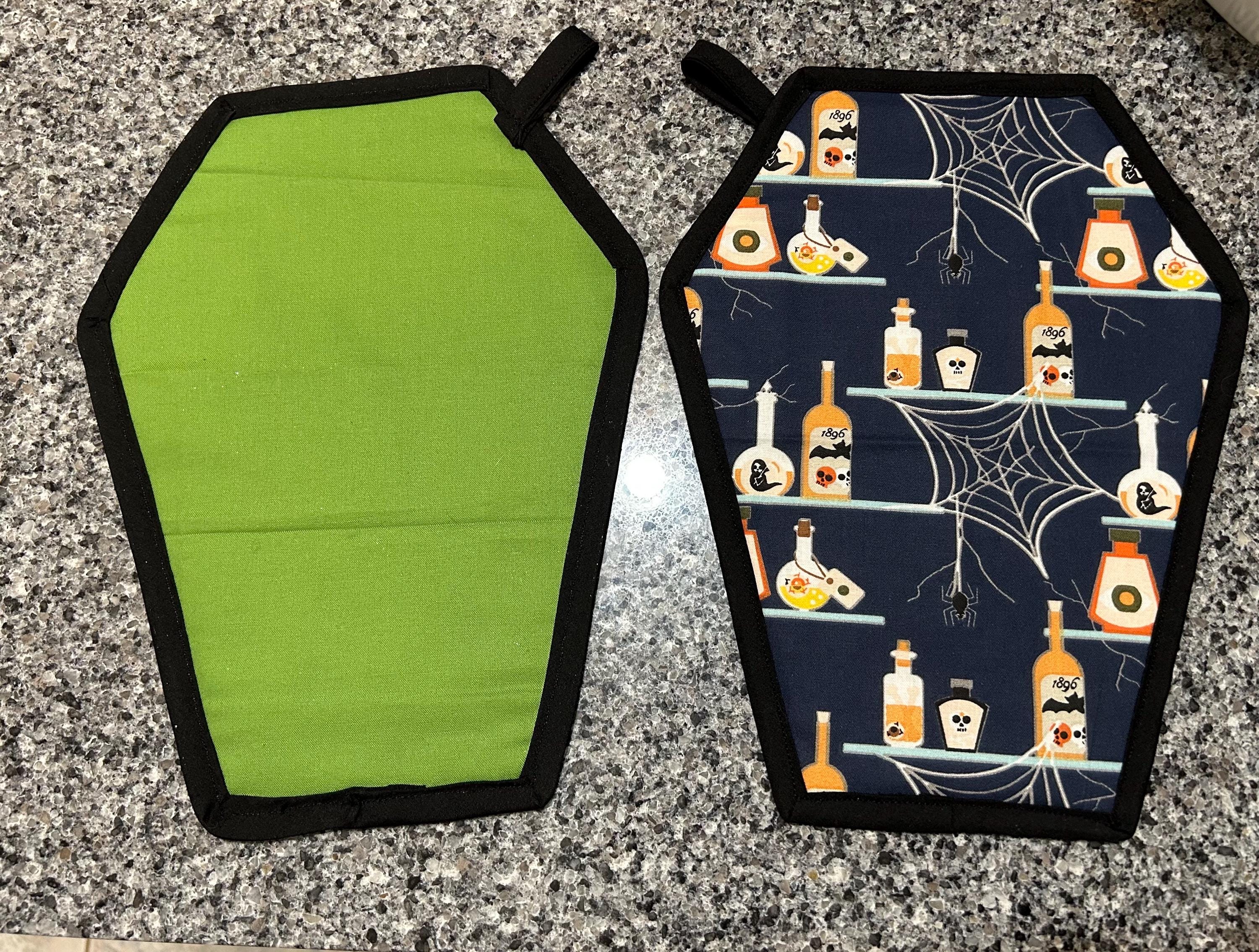 Trick or Treat Pot Holders – Halloween Coffin & Candy Corn Heat-Resistant Kitchen Accessories