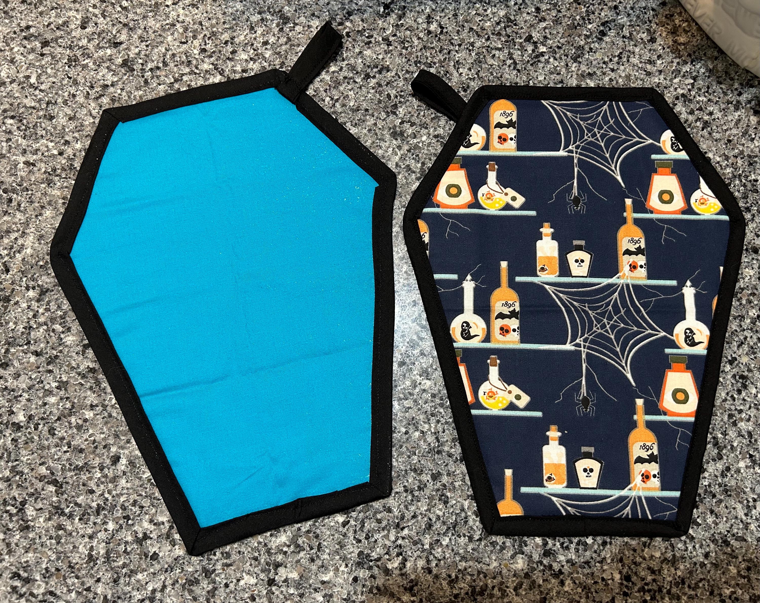 Trick or Treat Pot Holders – Halloween Coffin & Candy Corn Heat-Resistant Kitchen Accessories