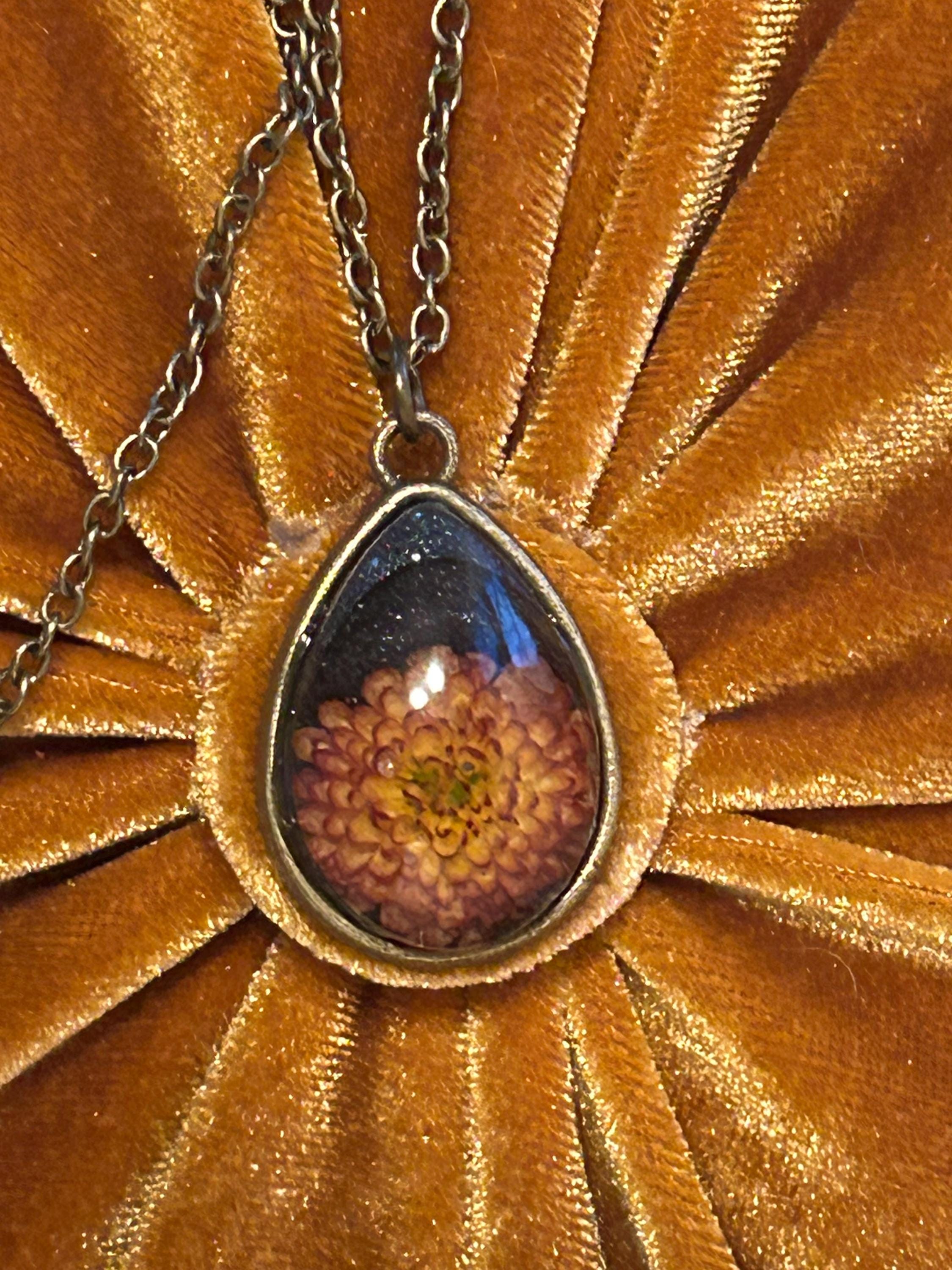 Mum’s the Word Necklace – Real Flower Resin Pendant Jewelry