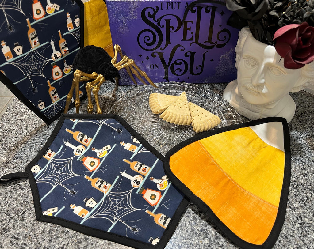 Trick or Treat Pot Holders – Halloween Coffin & Candy Corn Heat-Resistant Kitchen Accessories